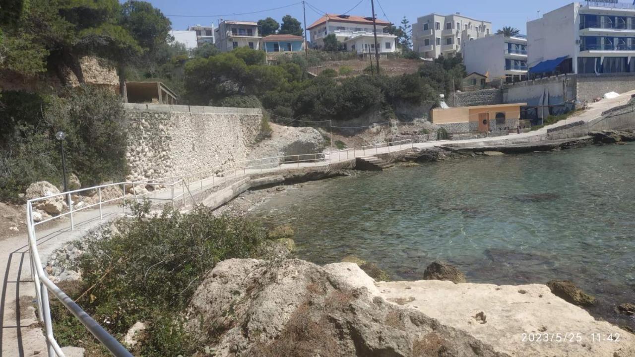 Meltemi Apartments Agia Marina  Eksteriør bilde