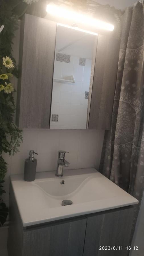Meltemi Apartments Agia Marina  Eksteriør bilde
